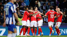 Jogadores do Benfica festejam durante o clássico com o FC Porto