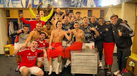 A festa dos jogadores do Benfica no balneário após o clássico com o FC Porto