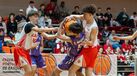 Jogadores disputam a posse de bola durante o jogo de Sub-16, entre Setúbal e Algarve, na Festa do Basquetebol 2025