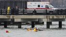 Meios de socorro no Rio Hudson após queda de helicóptero em Nova Iorque