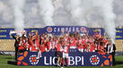 Jogadoras do Benfica a festejar o pentacampeonato