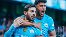 Bernardo Silva e Matheus Nunes festejam vitória do Manchester City sobre o Aston Villa