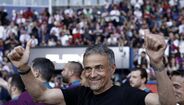 Luis Enrique durante a festa de campeão do PSG