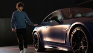 Kimi Antonelli ao lado do poderoso Mercedes-Amg GT 63 S