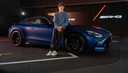 Kimi Antonelli ao lado do poderoso Mercedes-Amg GT 63 S