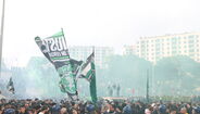As imagens da apoteótica chegada do autocarro do Sporting a Alvalade para o jogo com o Moreirense