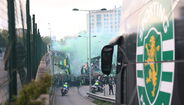 As imagens da apoteótica chegada do autocarro do Sporting a Alvalade para o jogo com o Moreirense