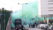 As imagens da apoteótica chegada do autocarro do Sporting a Alvalade para o jogo com o Moreirense