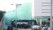 As imagens da apoteótica chegada do autocarro do Sporting a Alvalade para o jogo com o Moreirense