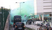 As imagens da apoteótica chegada do autocarro do Sporting a Alvalade para o jogo com o Moreirense
