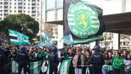 As imagens da apoteótica chegada do autocarro do Sporting a Alvalade para o jogo com o Moreirense