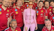  Jennifer Lopez na box da Ferrari