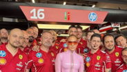  Jennifer Lopez na box da Ferrari