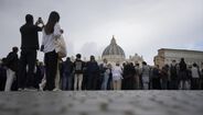 Milhares prestam última homenagem ao Papa no Vaticano