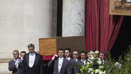 Caixão do Papa Francisco na Praça de São Pedro para o último adeus