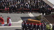 Caixão do Papa Francisco na Praça de São Pedro para o último adeus