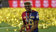 Lamine Yamal durante os festejos do Barcelona após conquista da Taça do Rei, frente ao Real Madrid