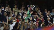Os festejos do Barcelona após conquista da Taça do Rei, frente ao Real Madrid