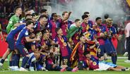 Os festejos do Barcelona após conquista da Taça do Rei, frente ao Real Madrid