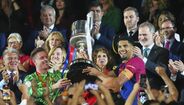 Os festejos do Barcelona após conquista da Taça do Rei, frente ao Real Madrid
