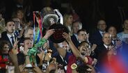 Os festejos do Barcelona após conquista da Taça do Rei, frente ao Real Madrid