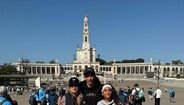 Di María com a família em Fátima 