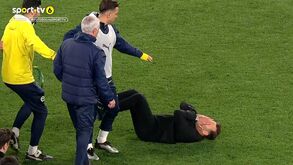 «Fiquei com um ligeiro arranhão»: treinador do Galatasaray e o incidente com Mourinho