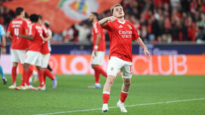 Aktürkoglu brilhou com dois golos e uma assistência