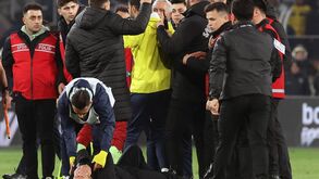 Mourinho incorre em castigo pesado após apertar nariz do treinador do Galatasaray: as 'penas' em cima da mesa