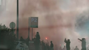 Novas imagens da apoteótica saída do autocarro do Benfica na Luz