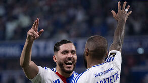 Jogadores do Lyon festejam triunfo