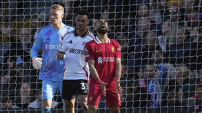 Mohamed Salah reage durante o Fulham-Liverpool