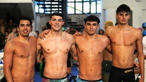 Quarteto voou na piscina