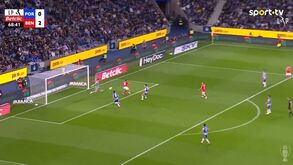 Pavlidis é o primeiro jogador do Benfica a fazer um hat trick em casa do FC Porto: o lance que entrou para a história