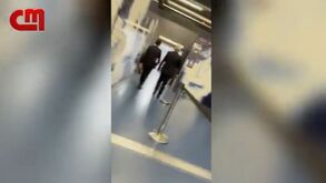 As imagens de Villas-Boas a ir ao balneário do FC Porto no intervalo do clássico
