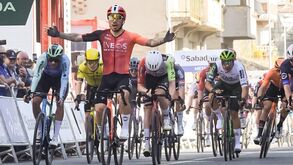 Ewan impõe-se ao sprint