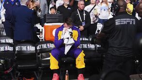 A emoção de Luka Doncic durante a homenagem