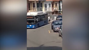 Motorista da Unir apanhado a carregar frigorífico em autocarro no Porto