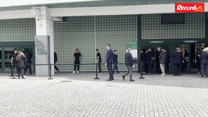 Plantel do Sporting em Alvalade na última homenagem a Aurélio Pereira