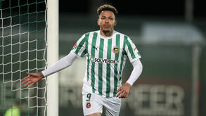 Sporting vai à luta por Clayton