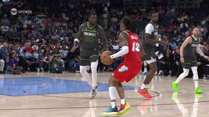 Ja Morant responde às multas da NBA... com nova celebração polémica 