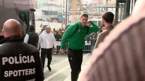 «Eu quero o Sporting campeão»: o apoio dos adeptos na chegada ao hotel em São Miguel
