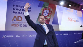 Luís Montenegro anuncia descida do IRS já em 2025, quer salário mínimo nos 1.100 euros e médio nos 2 mil