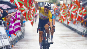 João Almeida conquista a Volta ao País Basco e com vitória na última etapa