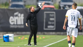 Ian Cathro revoltado com expulsão no Famalicão-Estoril: «Se calhar não estou a falar bem português...»