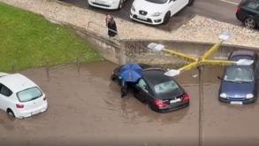 Chuva intensa causa danos em Odivelas: casas e carros inundados