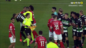 Final de jogo quente no Santa Clara-Sporting terminou em quatro expulsões