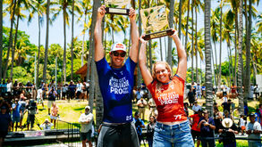 Jordy Smith e Gabriela Bryan triunfam em El Salvador