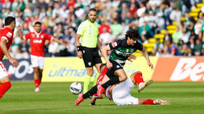 Trincão saiu com proteção na mão esquerda