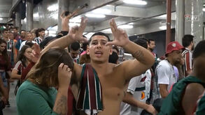 «Reparem no minuto 13. Ela está com o amante, é o Jaime»: Fluminense partilha vídeo de bastidores e adepto descobre traição